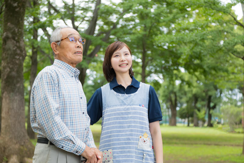 親を介護施設に入れるのは